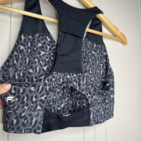 On-The-Go Midi Medium Impact Sports Bra - Picture 9 of 13